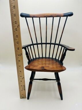 Mini Wood Windsor-Style Armchair in Two-Tone Brown and Black - Decor 7x15 inch